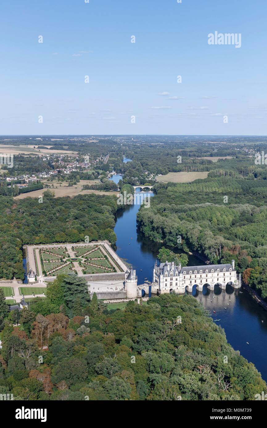 France,Indre et Loire,Chenonceaux,Chenonceau castle and Diane de Poitiers garden (aerial view) Stock Photo