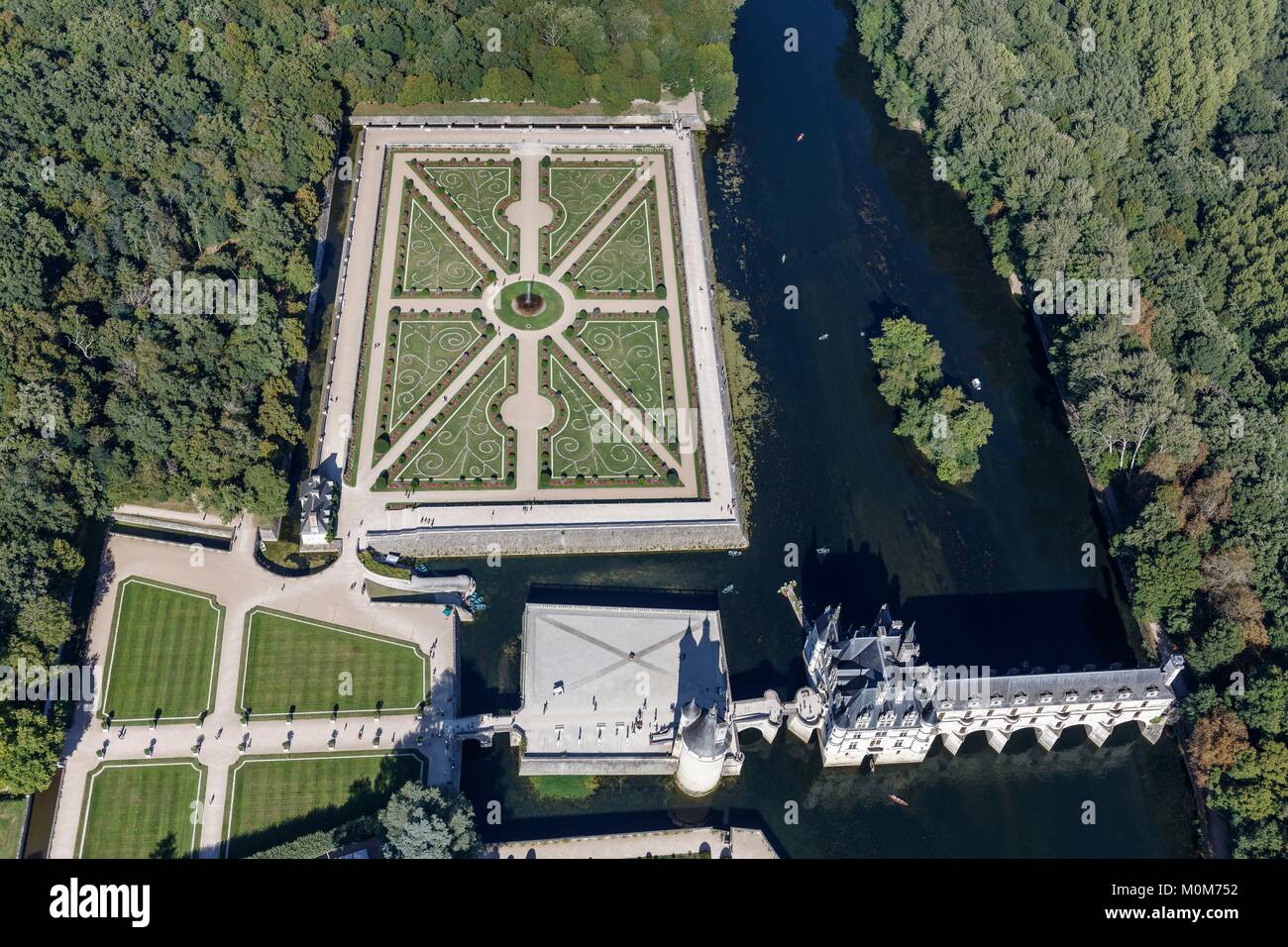 France,Indre et Loire,Chenonceaux,Chenonceau castle and Diane de Poitiers garden (aerial view) Stock Photo