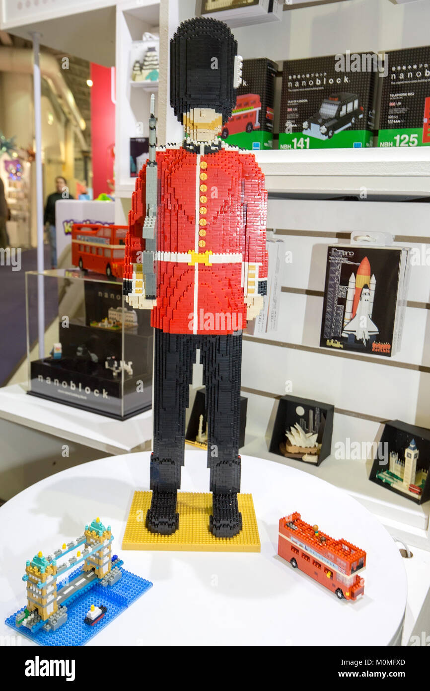 queen's guard toy soldiers