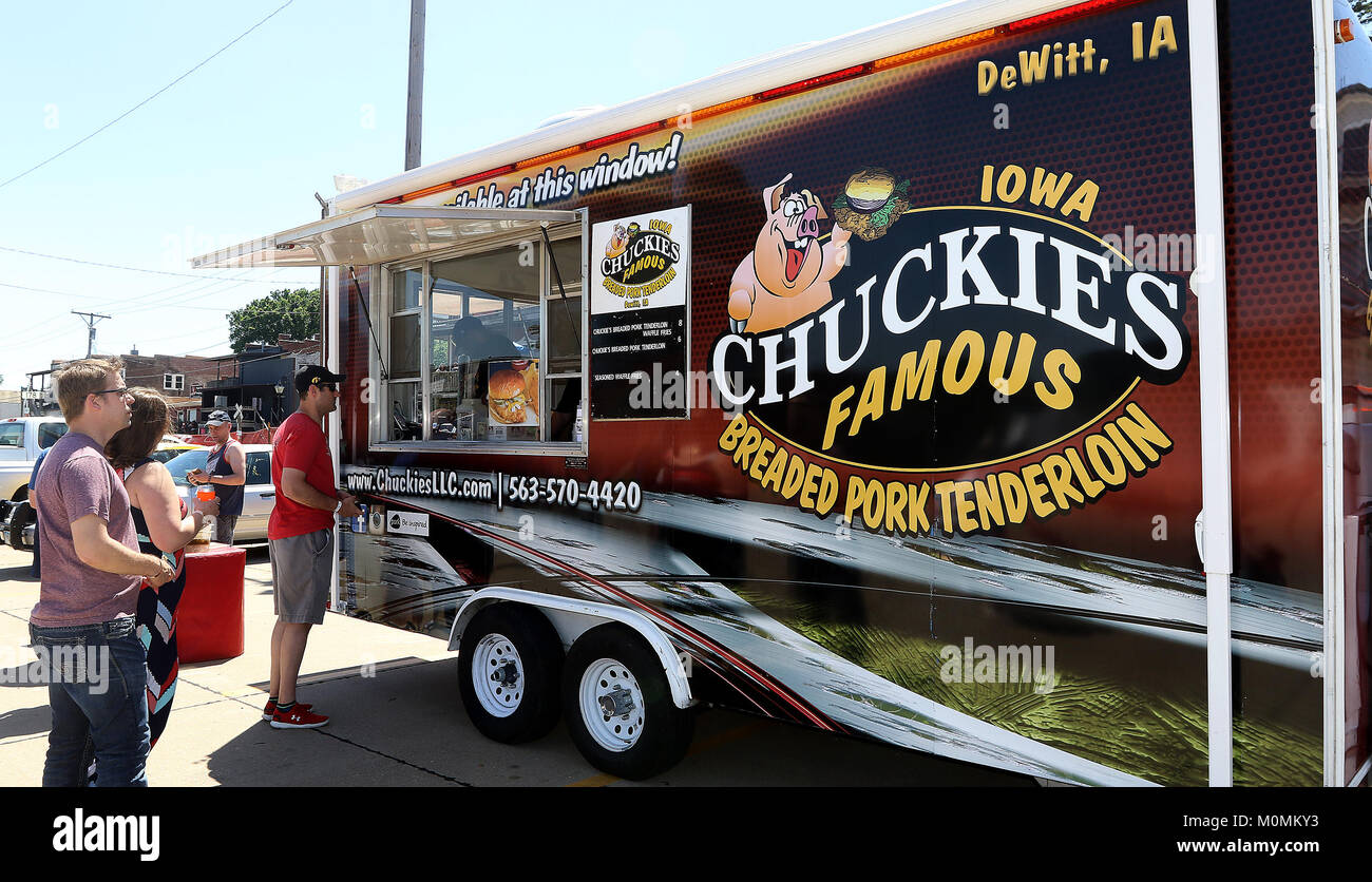 Leclaire, Iowa, USA. 10th June, 2017. The Chuckies Famous Breaded Pork