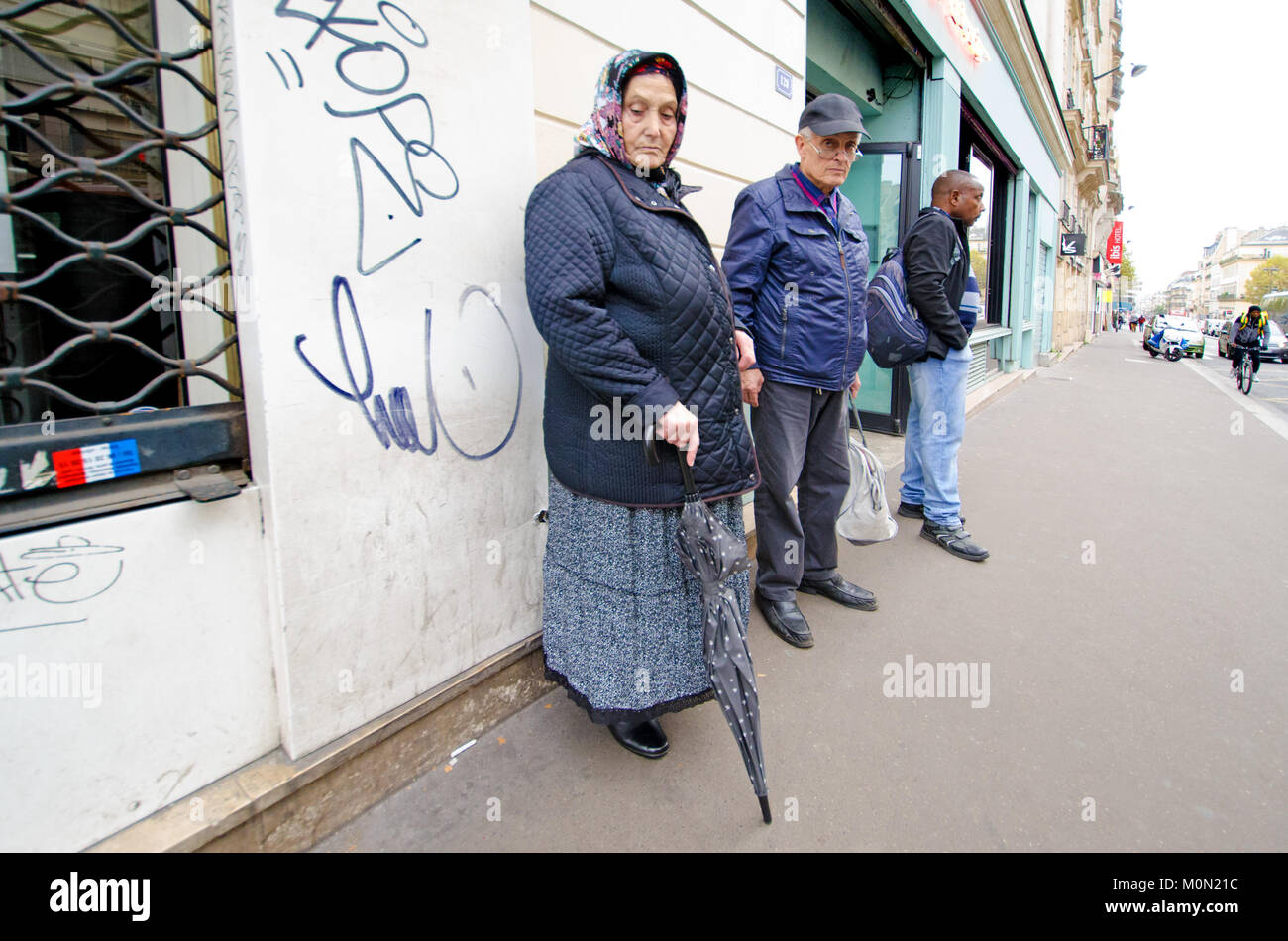 Woman Paris Elderly Street High Resolution Stock Photography And Images Alamy Woman Paris Elderly Street High Resolution Stock Photography And Images Alamy