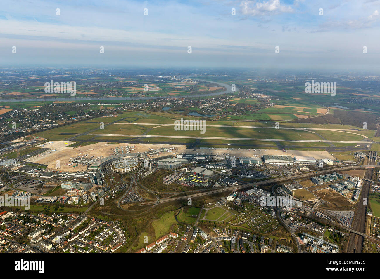 Runway Ruhr area, runway, apron, apron, Dusseldorf airport, DUS, EDDL. , Dusseldorf, Rhineland, North Rhine-Westphalia, Germany, Europe, Dusseldorf, R Stock Photo
