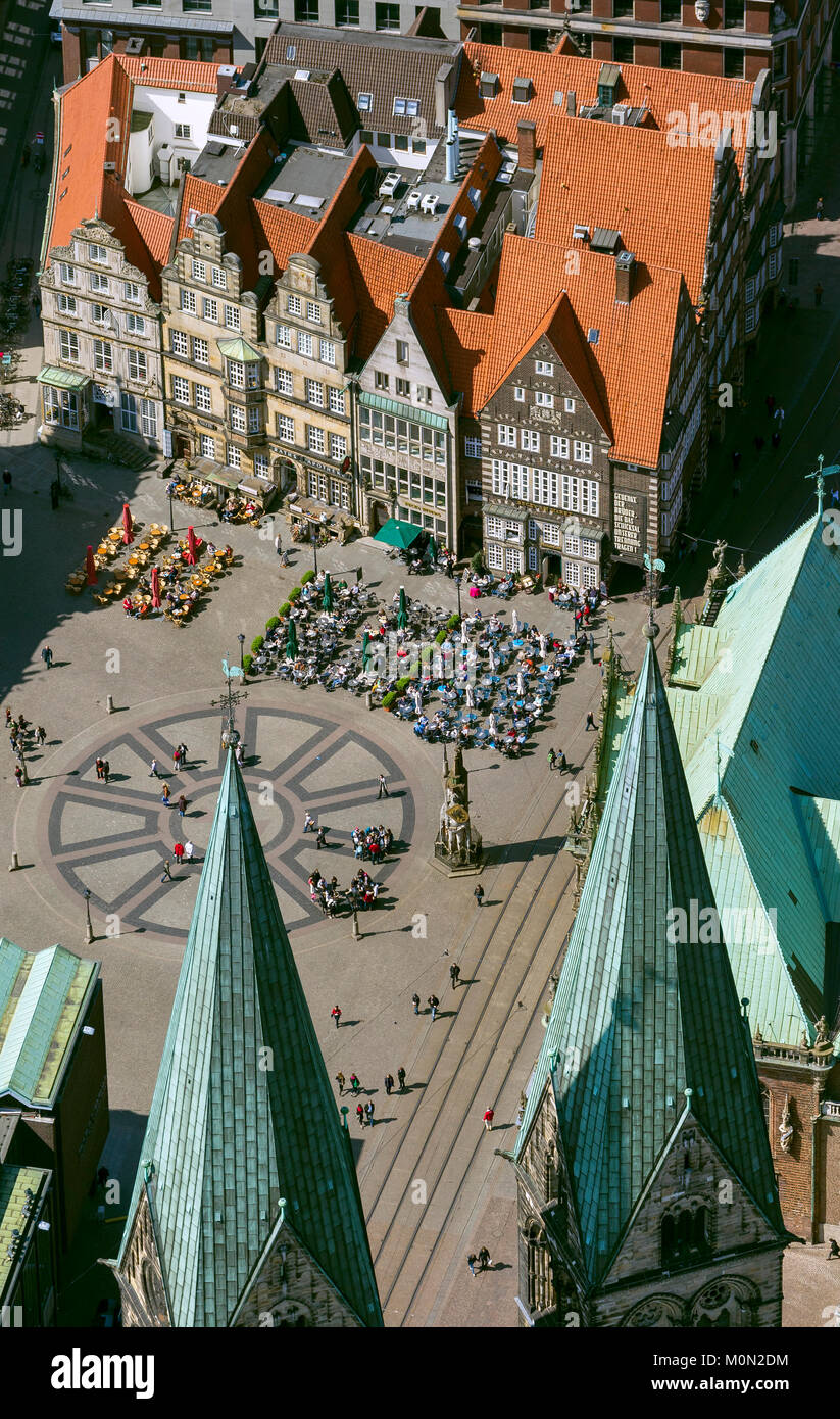 Hanseaten cross in front of Bremer Roland in Bremen's market square in front of the town hall and gabled houses, downtown Bremen, city, aerial view, a Stock Photo