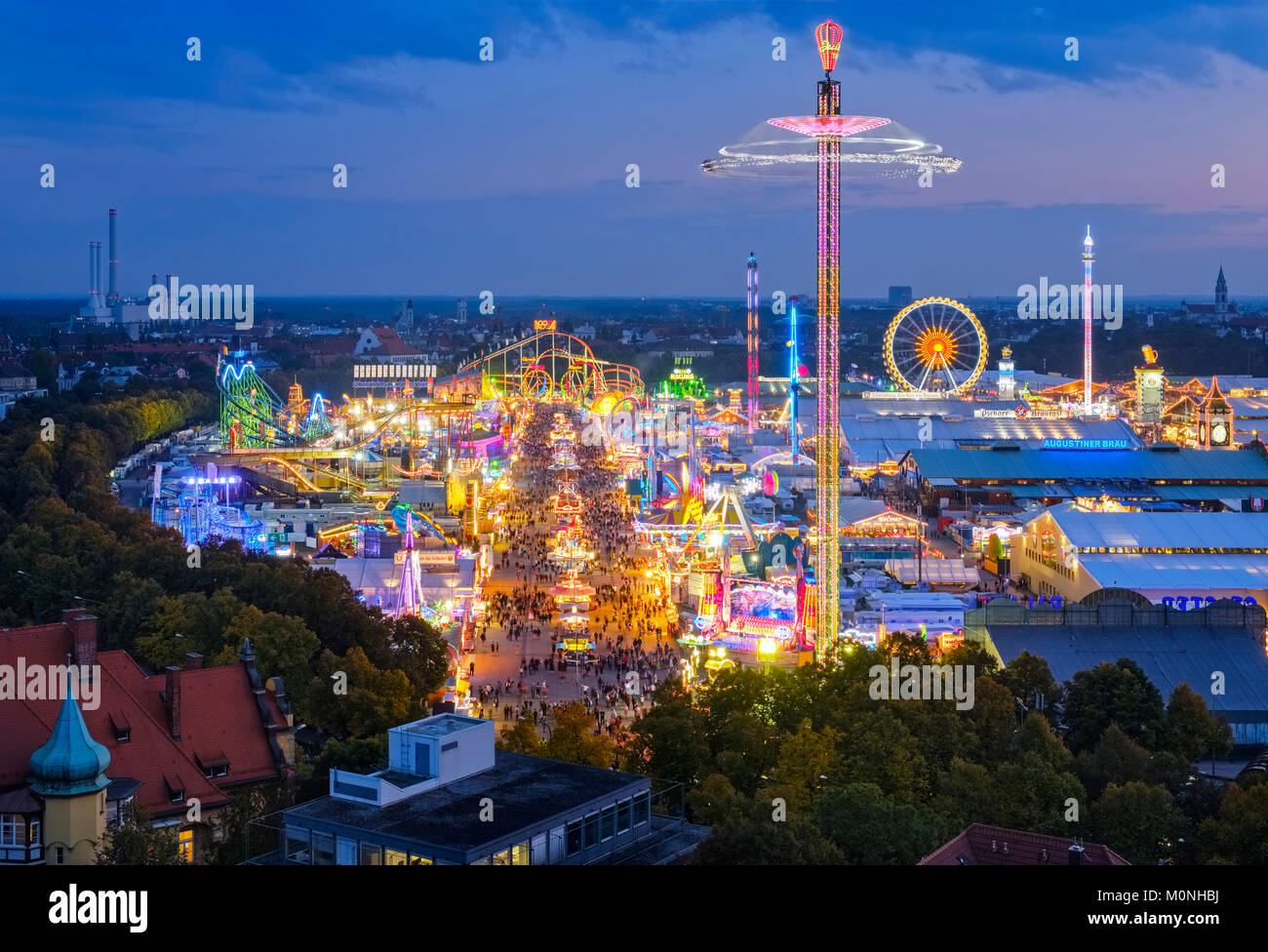 Ausblick über das Oktoberfest am Abend, Wiesn, München, Oberbayern, Bayern, Deutschland Stock Photo