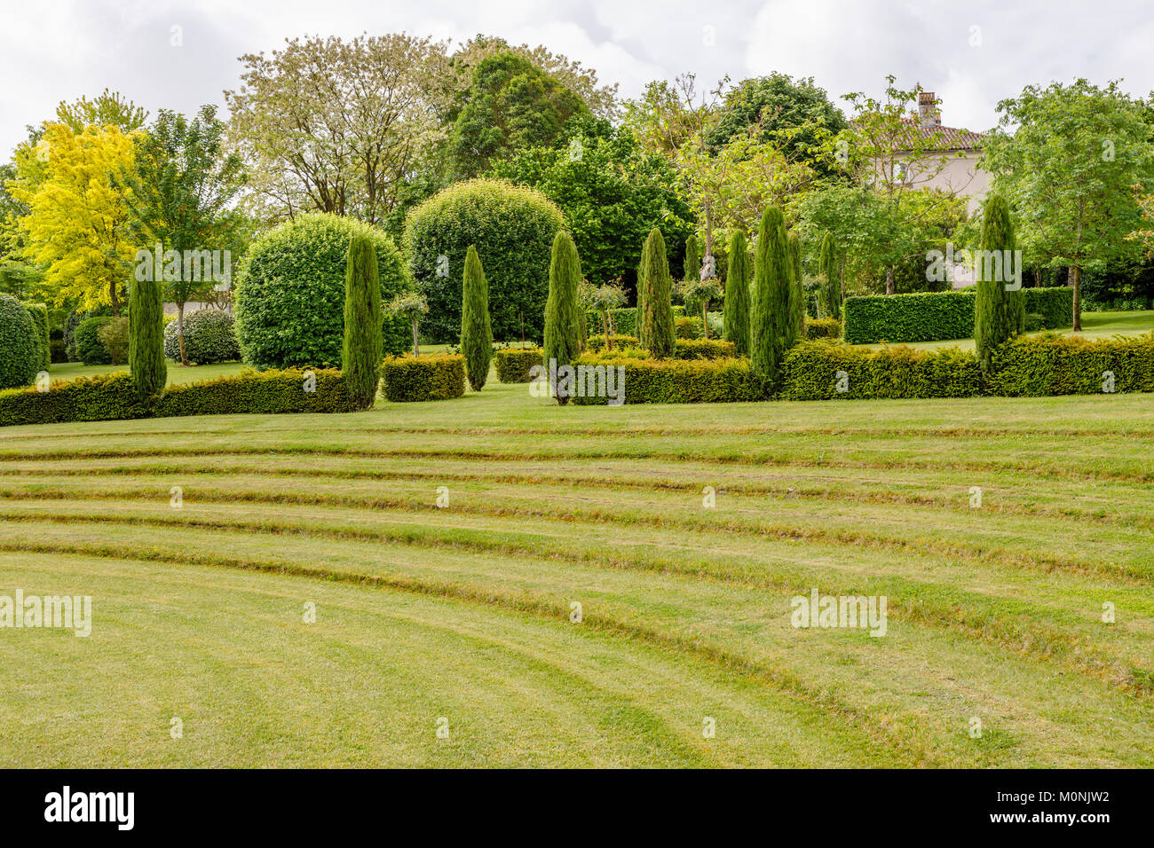 Theatre de verdure (green theatre) in the gardens of Les Jardins du Chaigne, Touzac, Grande Champagne Hills region, Nouvelle Aquitaine, SW France Stock Photo