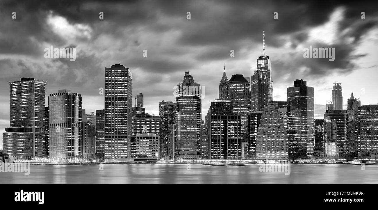 Black and white panoramic picture of the New York City skyline at dusk ...