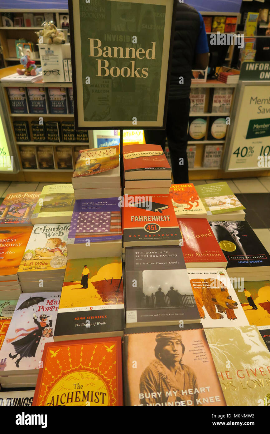 Books In Barnes Noble Bookstore On Fifth Avenue Nyc Usa Stock Photo Alamy Books In Barnes Noble Bookstore On Fifth Avenue Nyc Usa Stock Photo Alamy
