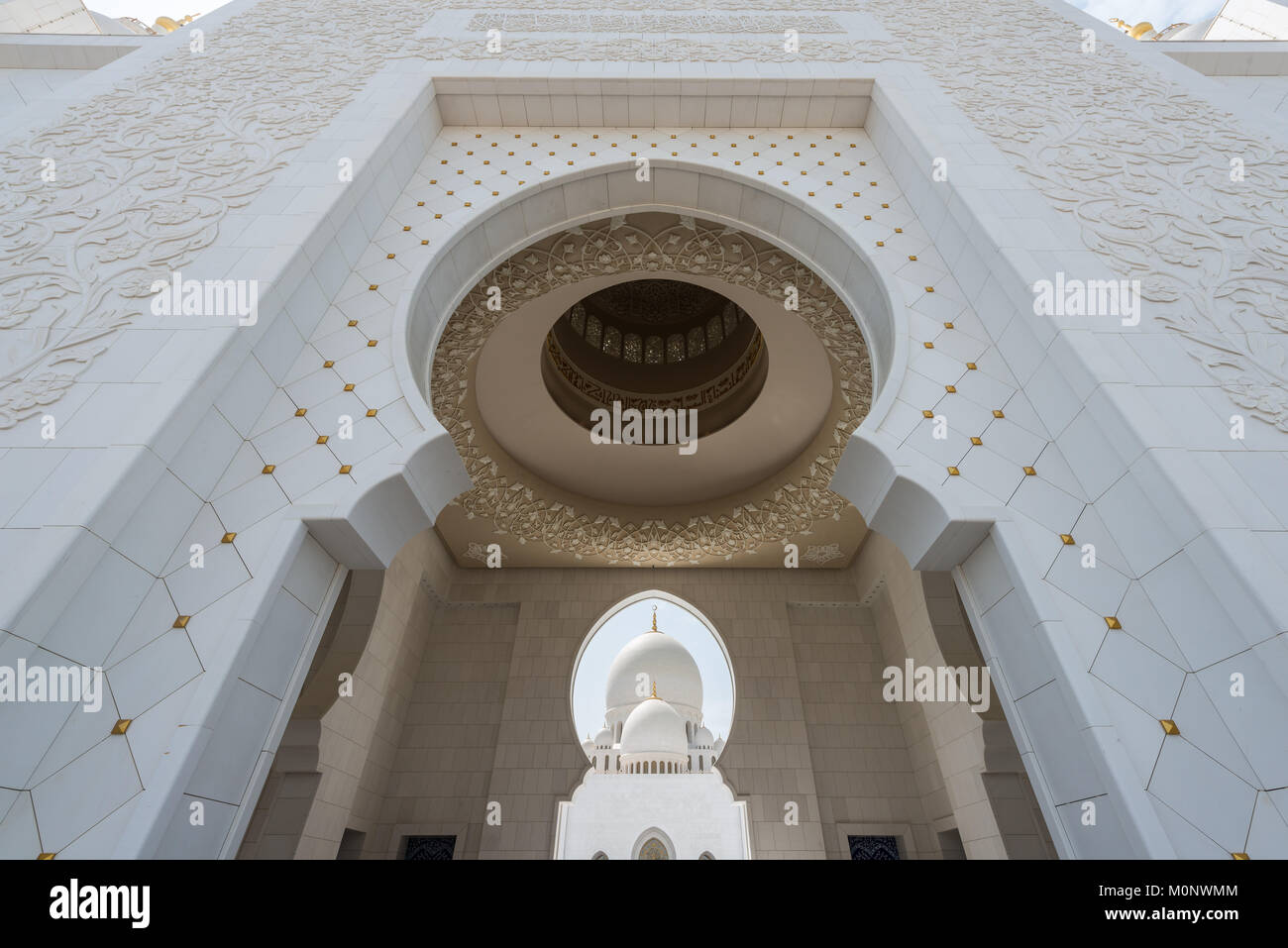The architecture of the Sheikh Zayed Grand Mosque in Abu Dhabi, UAE ...