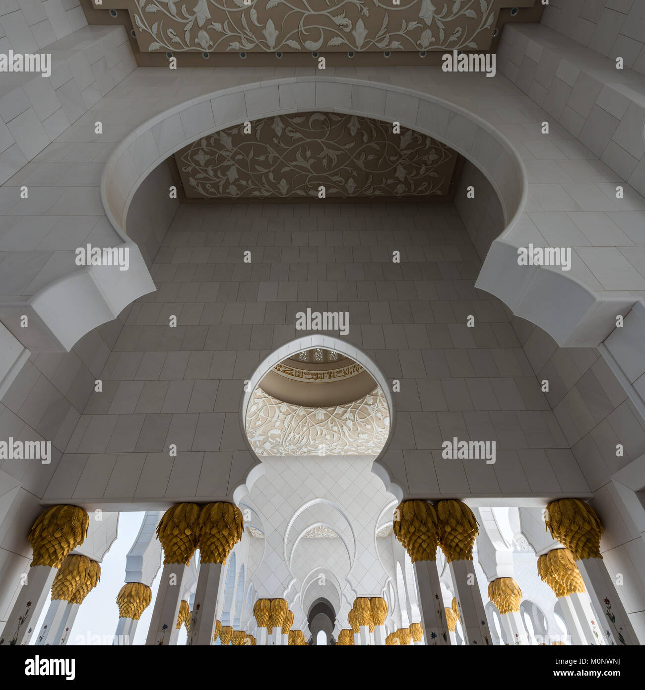 The architecture of the Sheikh Zayed Grand Mosque in Abu Dhabi, UAE ...