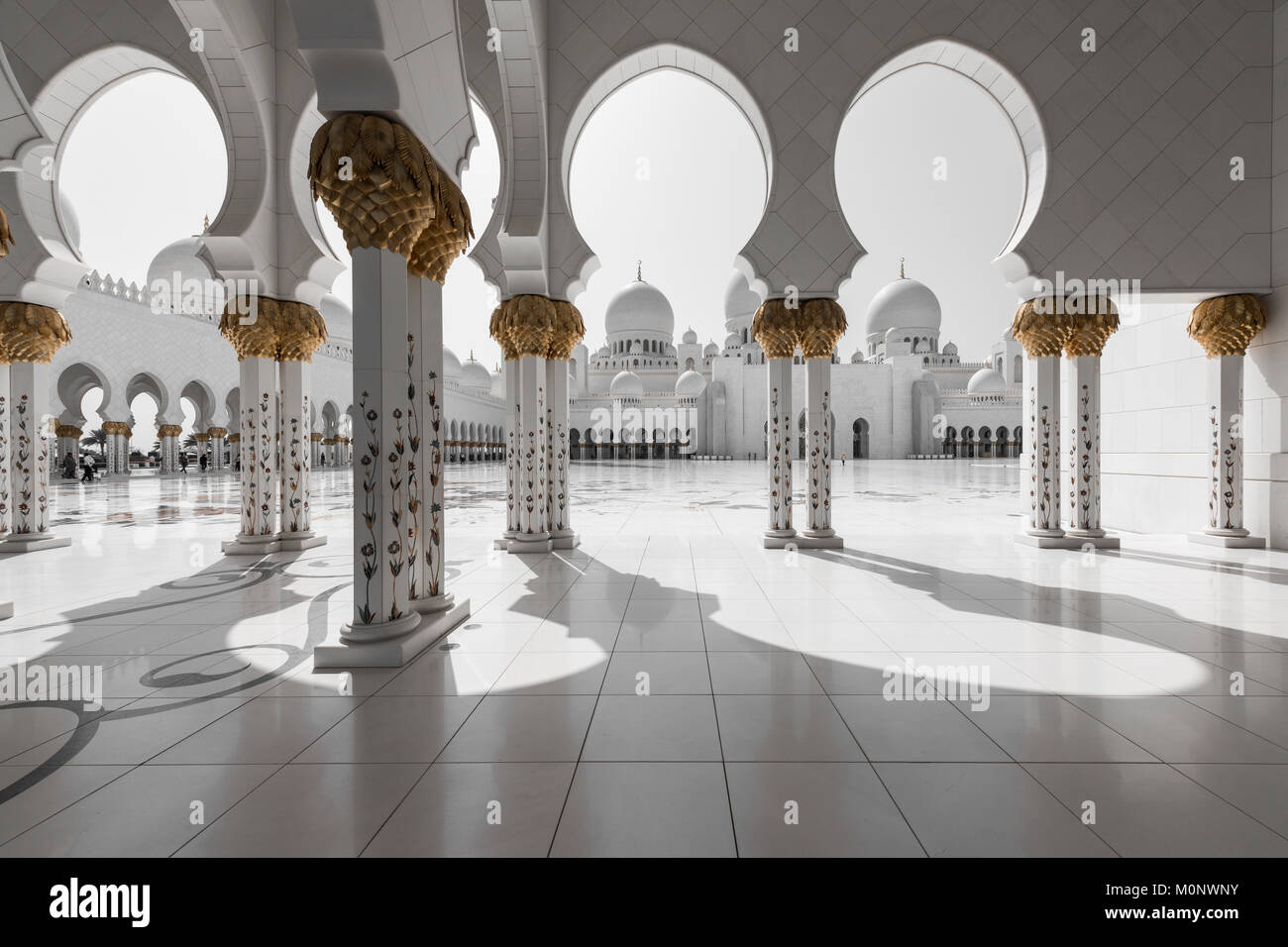 The architecture of the Sheikh Zayed Grand Mosque in Abu Dhabi, UAE ...
