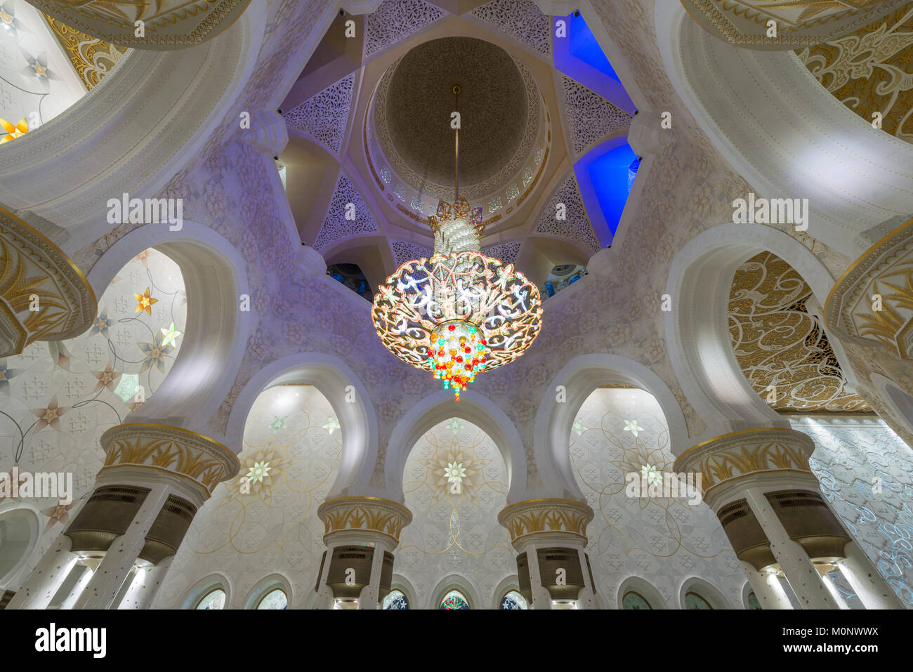 The architecture of the Sheikh Zayed Grand Mosque in Abu Dhabi, UAE ...