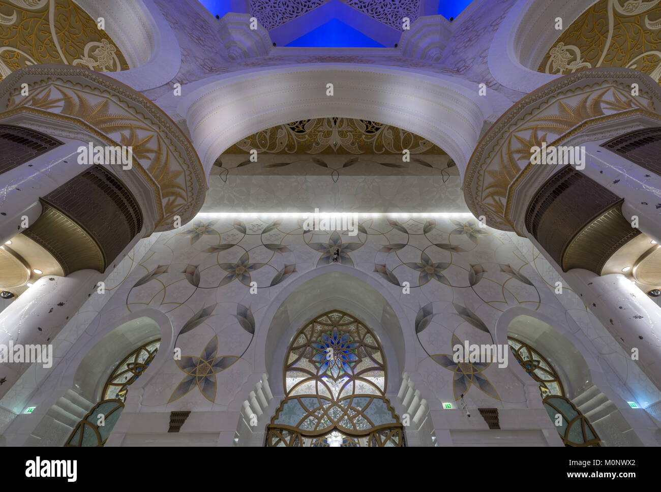 The architecture of the Sheikh Zayed Grand Mosque in Abu Dhabi, UAE ...