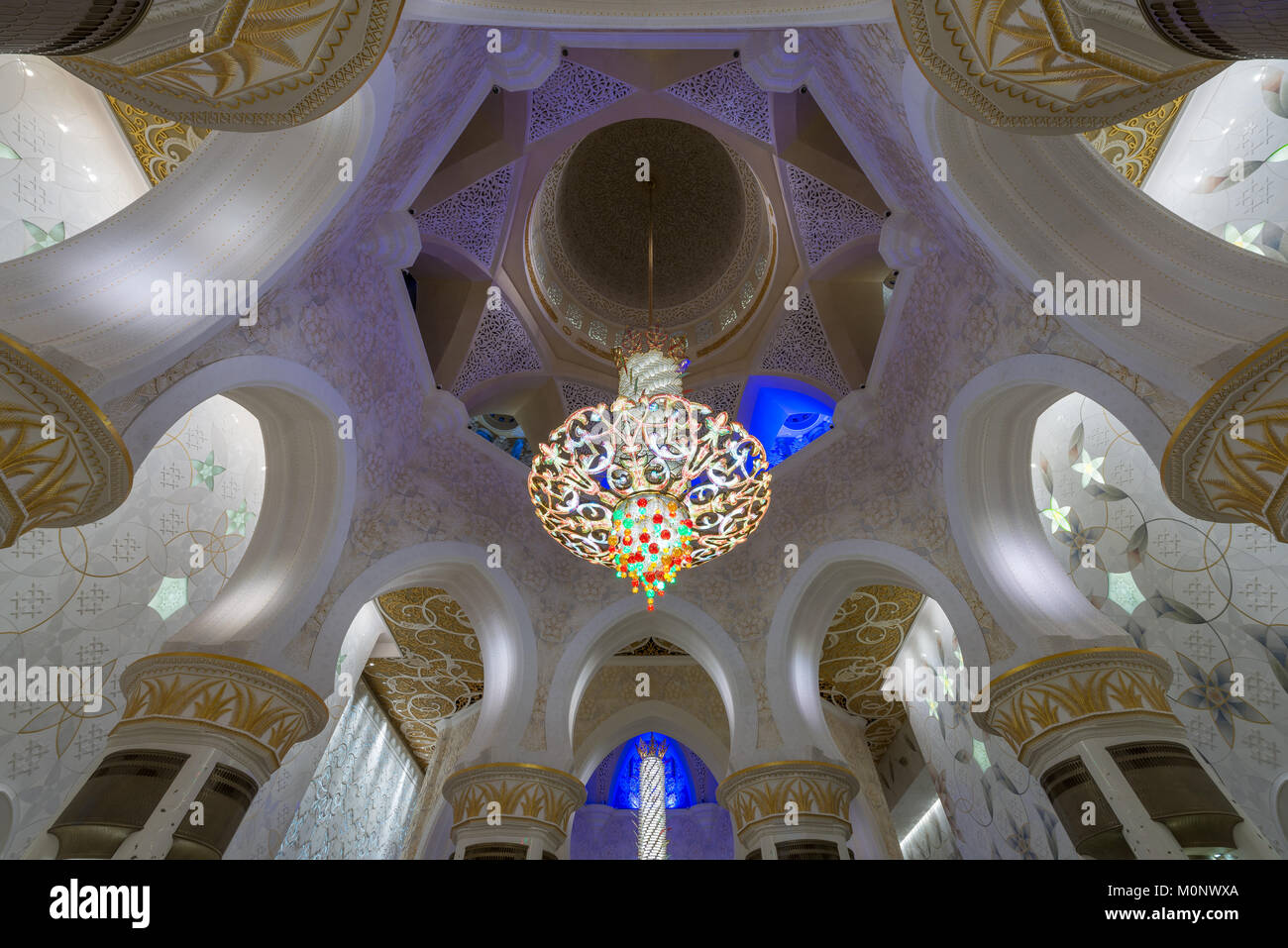 The architecture of the Sheikh Zayed Grand Mosque in Abu Dhabi, UAE ...