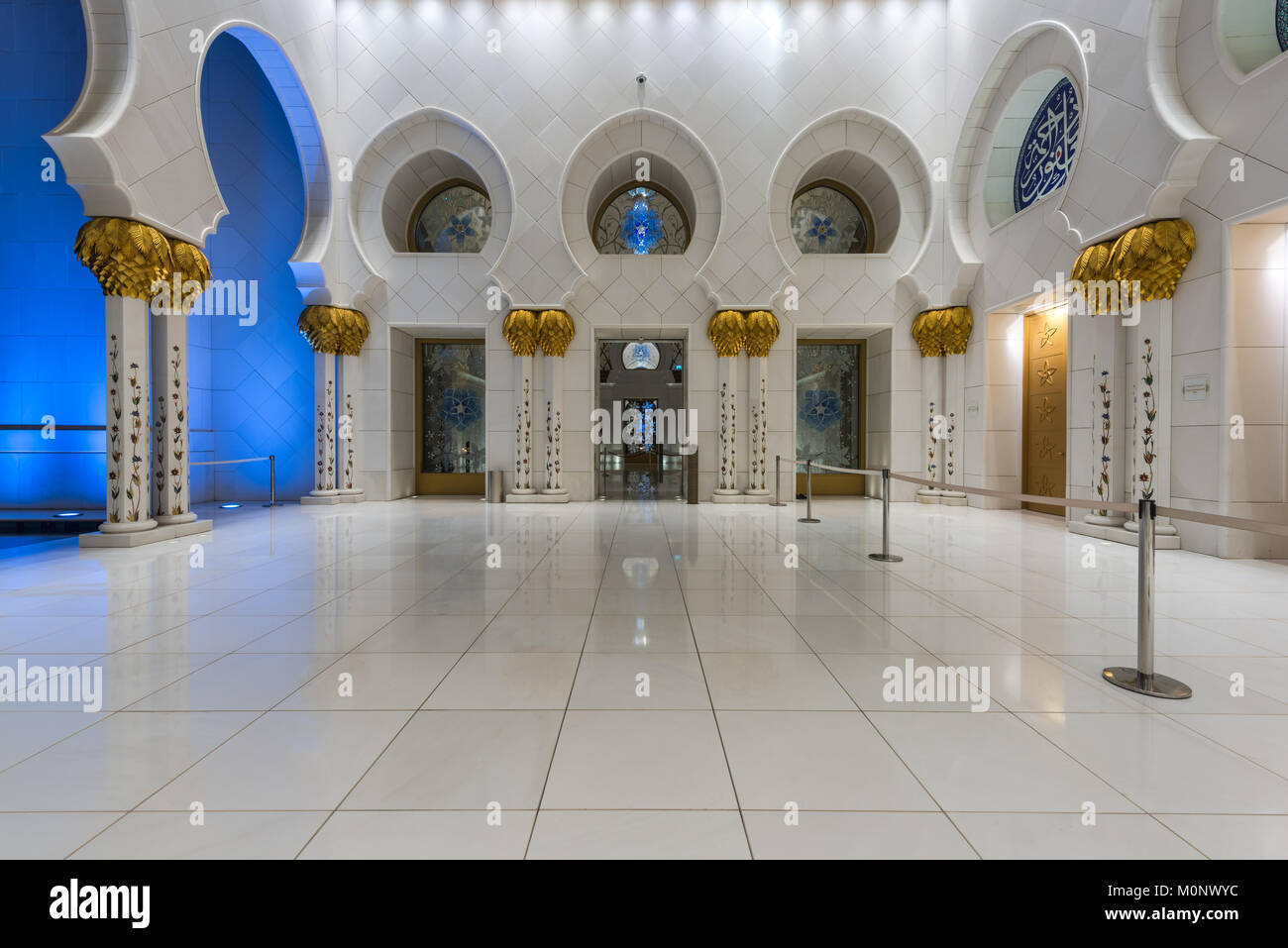 The architecture of the Sheikh Zayed Grand Mosque in Abu Dhabi, UAE ...