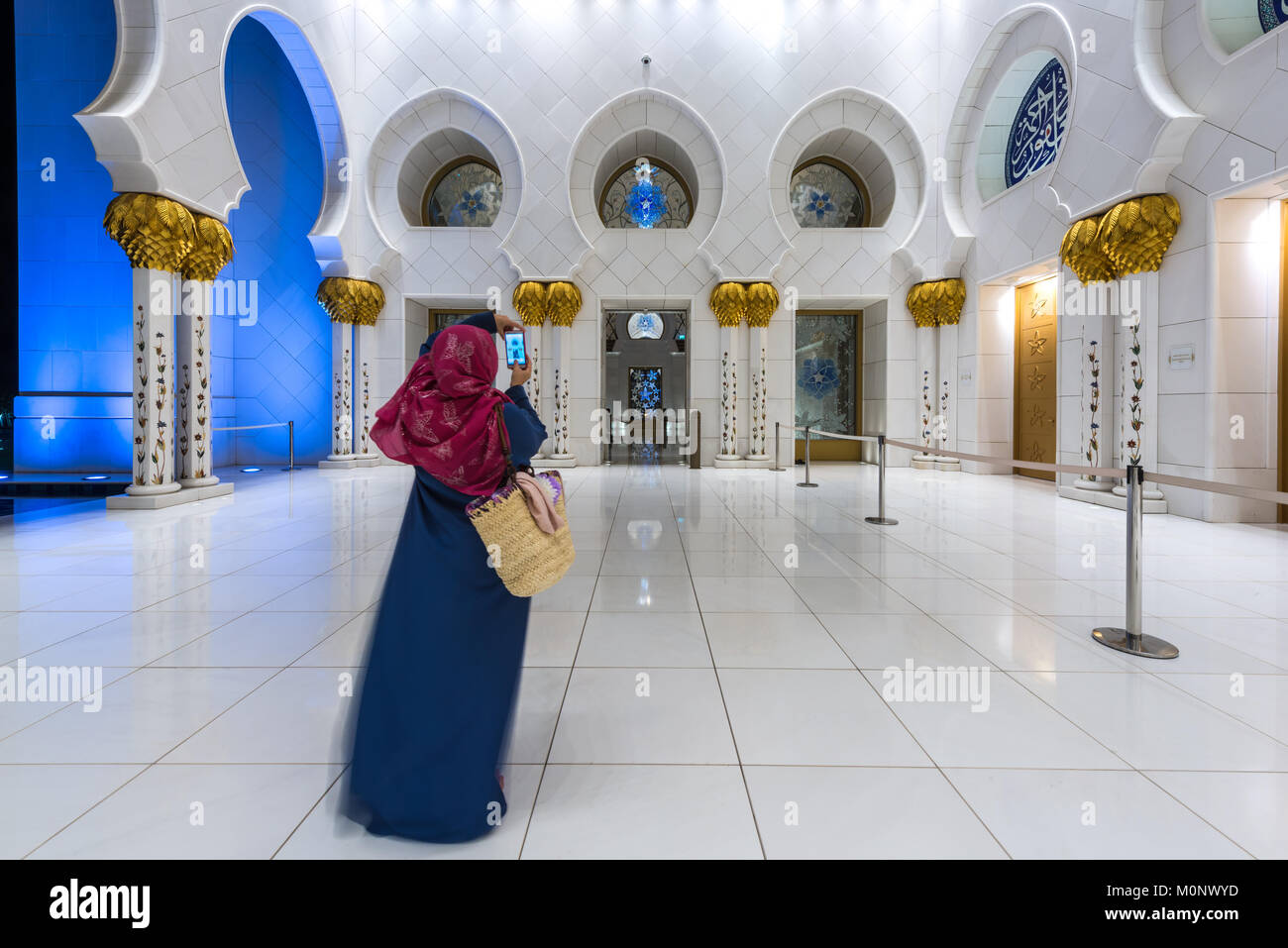 The architecture of the Sheikh Zayed Grand Mosque in Abu Dhabi, UAE ...
