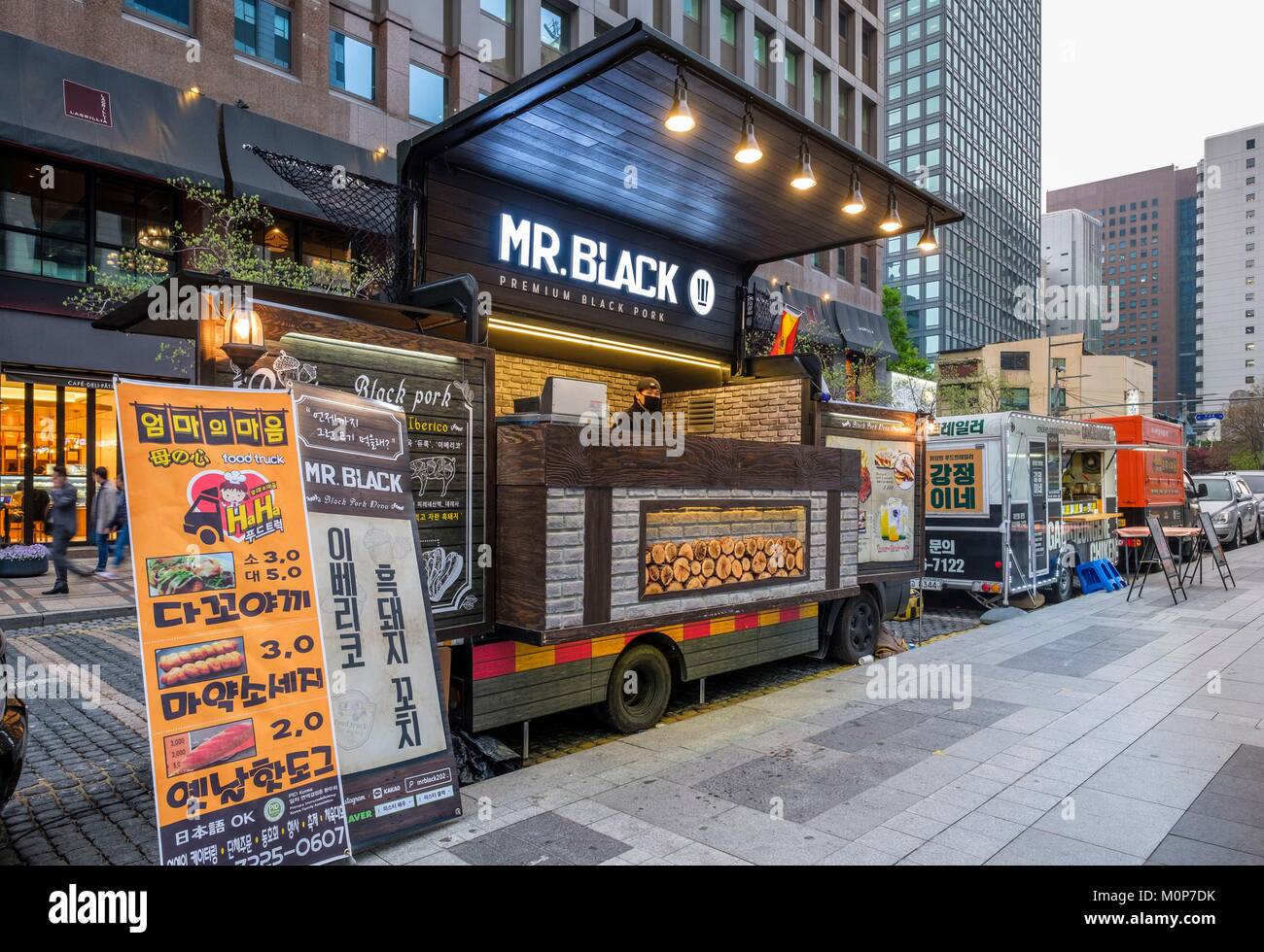 South Korea,Seoul,Jongnogu district,food truck along Cheonggyecheon,a