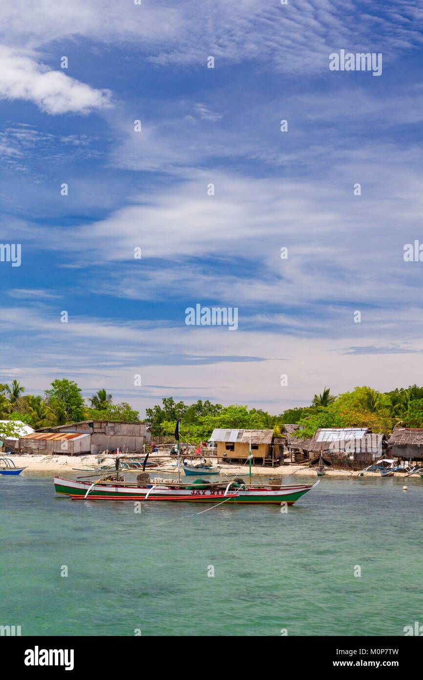 Philippines, Palawan, Roxas, Johnson Island, boy making a floating basket  for fishing Stock Photo - Alamy