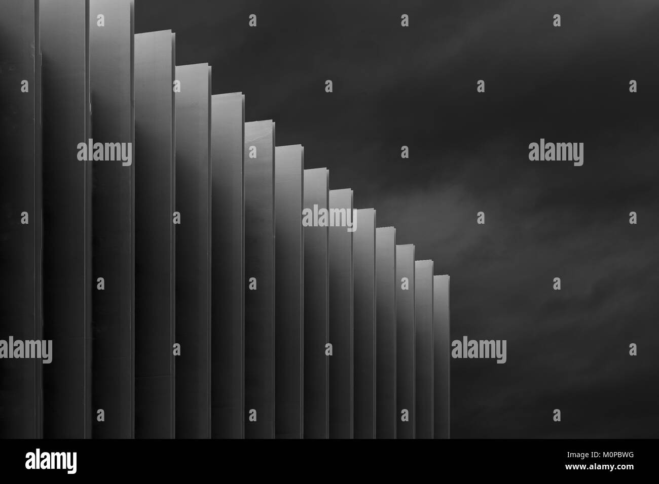 Modern corporate building sky Black and White Stock Photos & Images - Alamy