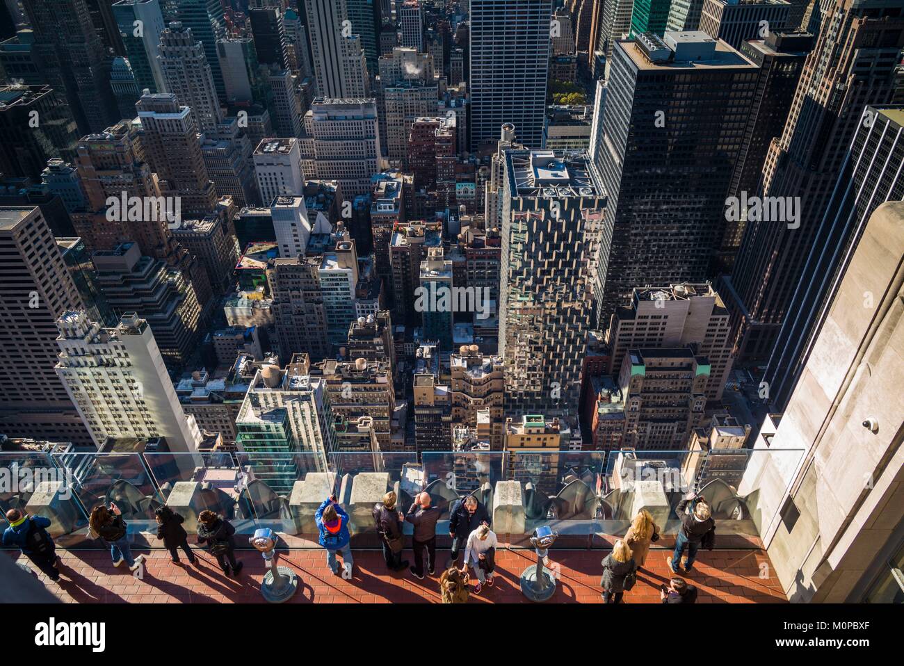 Top of the rock new york people hi-res stock photography and images - Alamy