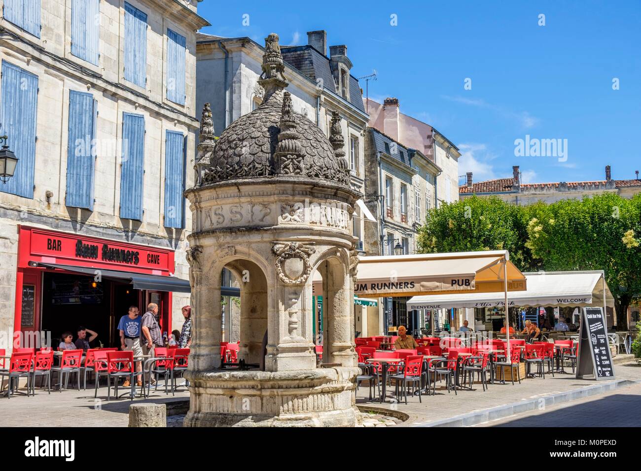 France,Charente Maritime,Saint Jean d'Angely,Saintonges,Pilori fountain  Stock Photo - Alamy