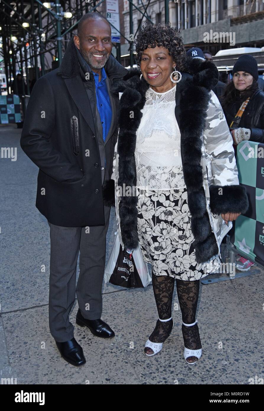 New York, NY, USA. 24th Jan, 2018. Julius Tennon, Gwen Carr, seen at BUILD Series to promote their documentary-series TWO SIDES out and about for Celebrity Candids - WED, New York, NY January 24, 2018. Credit: Derek Storm/Everett Collection/Alamy Live News Stock Photo