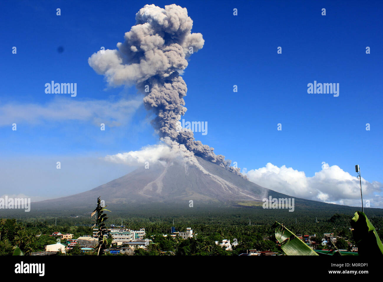 Daraga, Albay, Philippines. 22nd Jan, 2018. Mt. Mayon volcano exploded ...