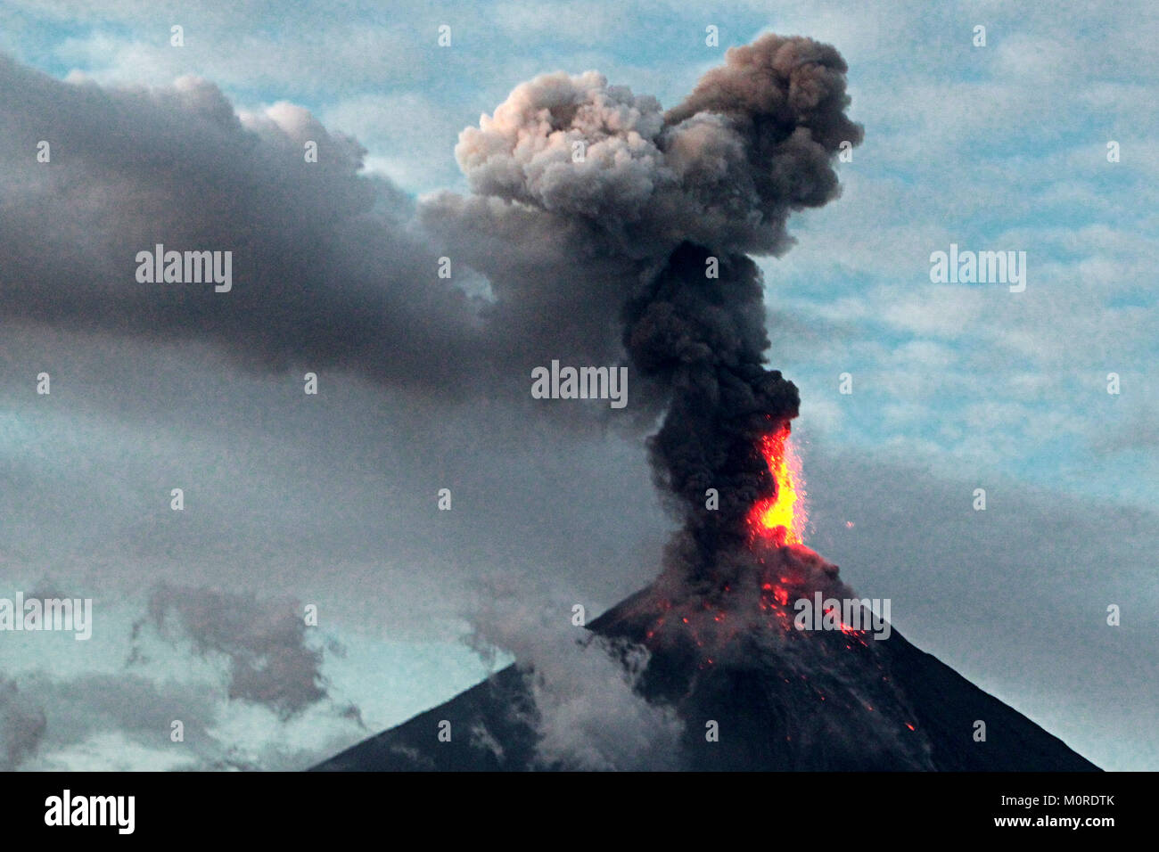 Daraga, Albay, Philippines. 23rd Jan, 2018. Mt. Mayon volcano exploded