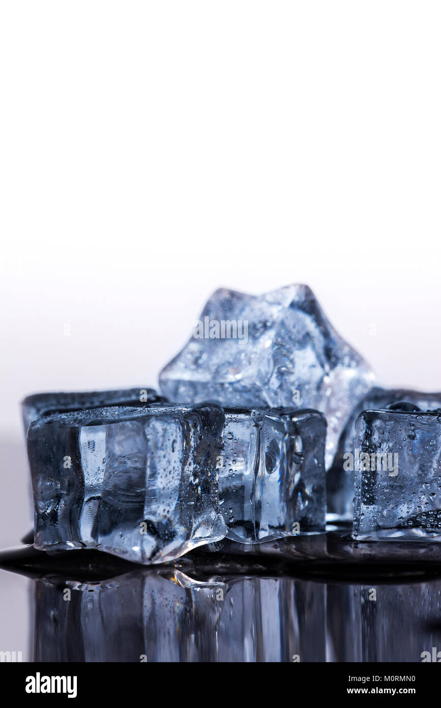 Many ice cubes on black reflection background Stock Photo - Alamy