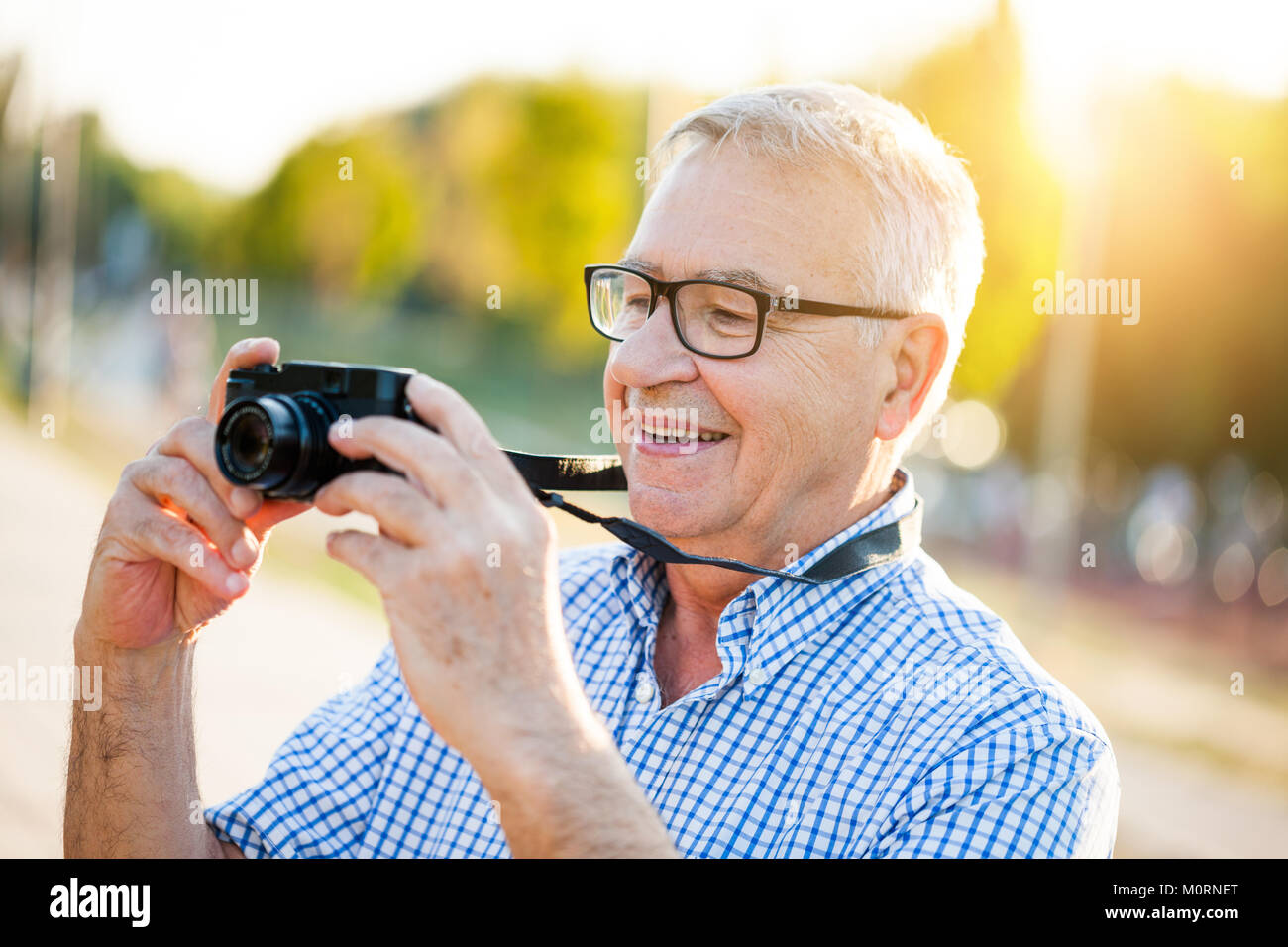 Photographing outdoor hi-res stock photography and images - Alamy