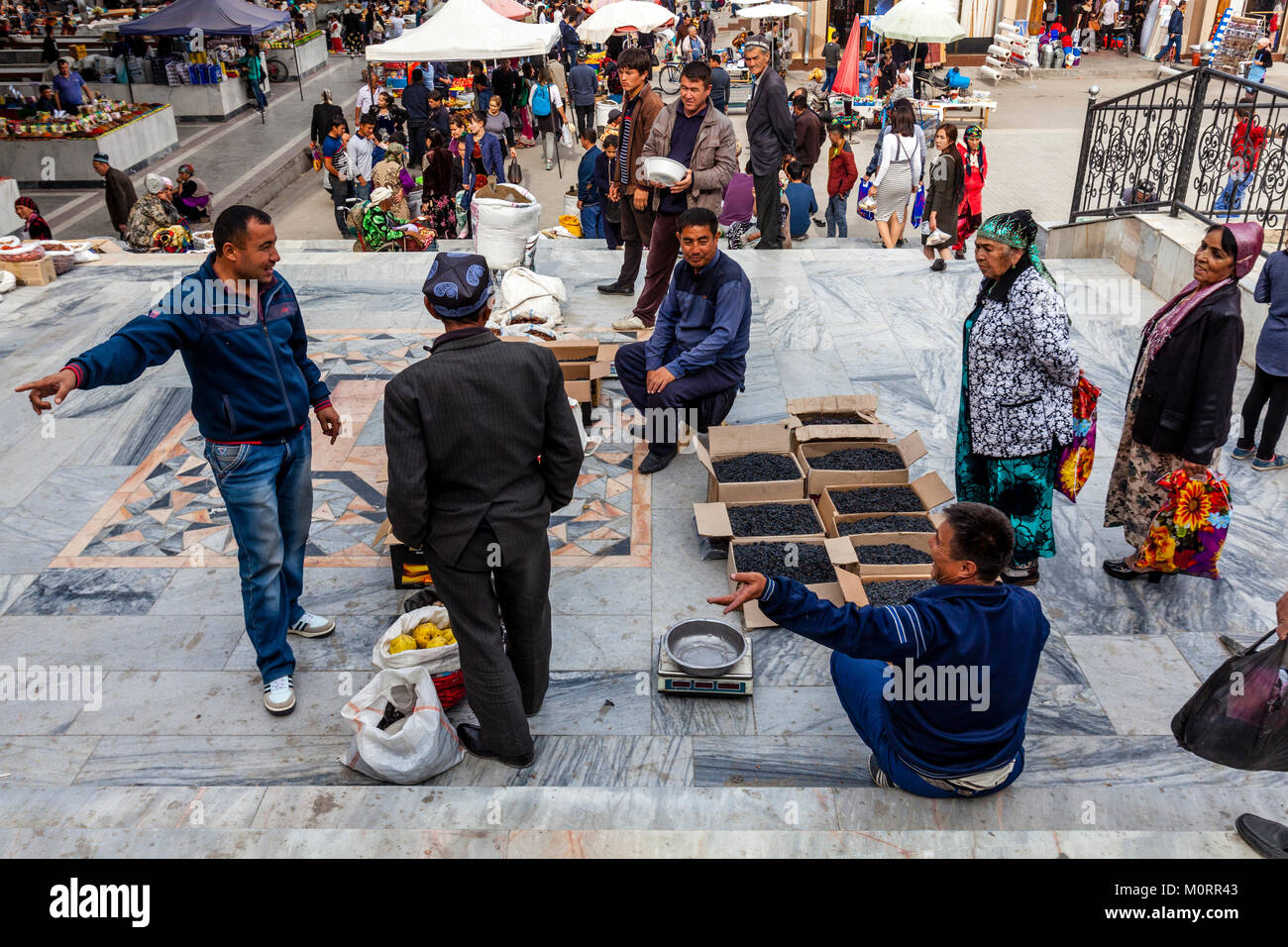 Uzbek People In The Main Bazaar, Samarkand, Uzbekistan Stock Photo Alamy