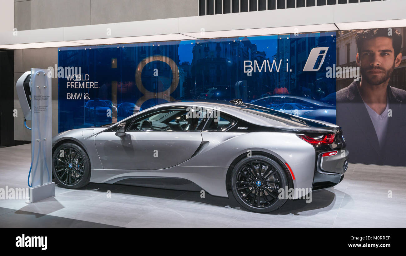 Bmw i8 charging hi-res stock photography and images - Alamy