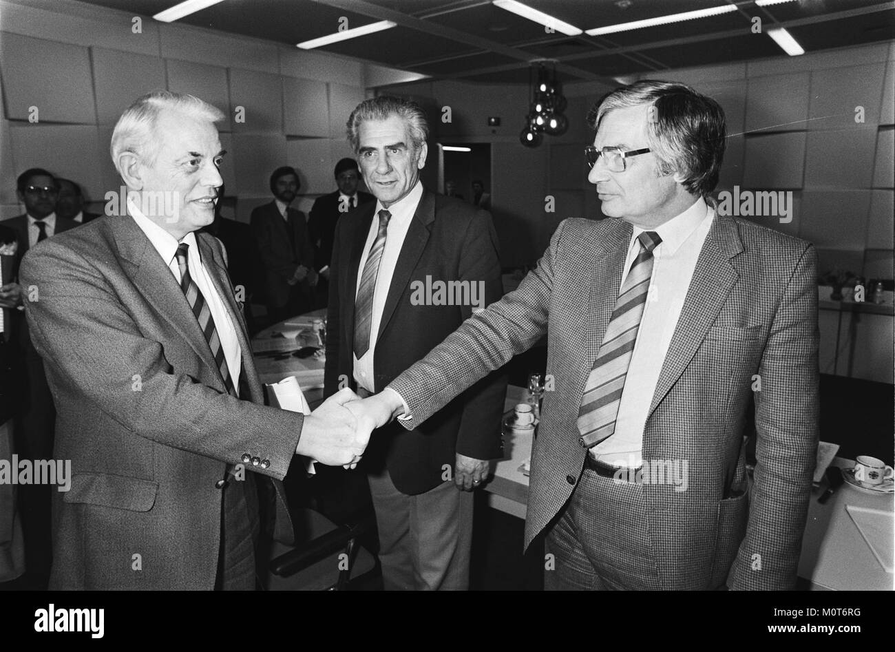 Cao onderhandelingen hires stock photography and images Alamy