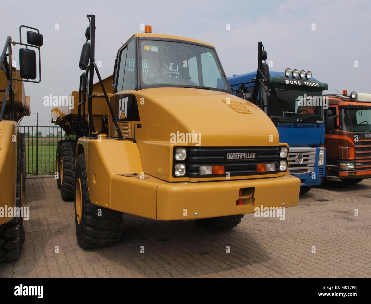 Caterpillar 725 hi-res stock photography and images - Alamy