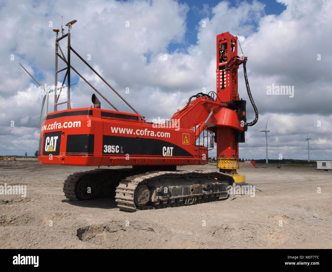 The Caterpillar 385C L is an advanced excavator model used in heavy ...