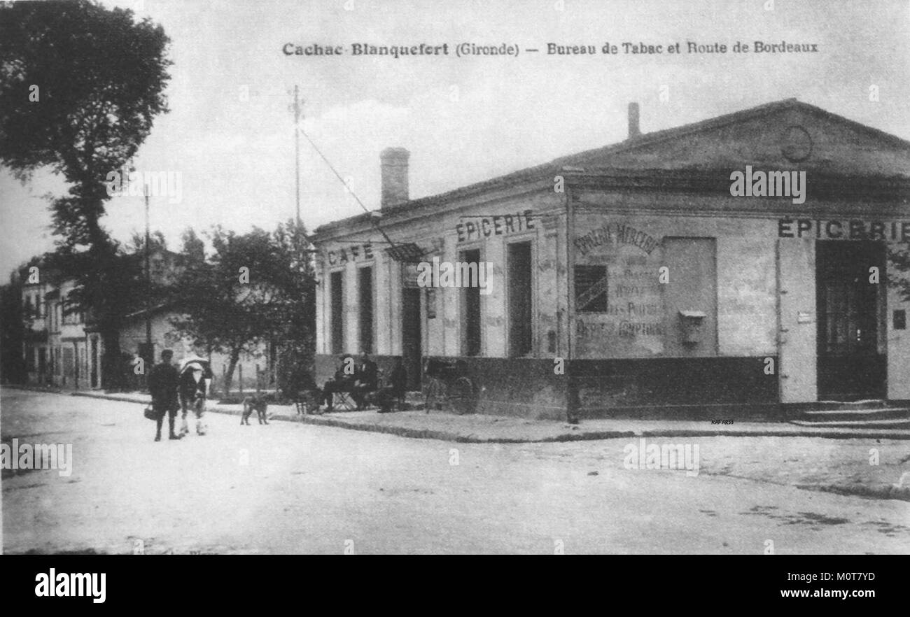 Caychac Bureau De Tabac Et Route De Bordeaux Stock Photo Alamy