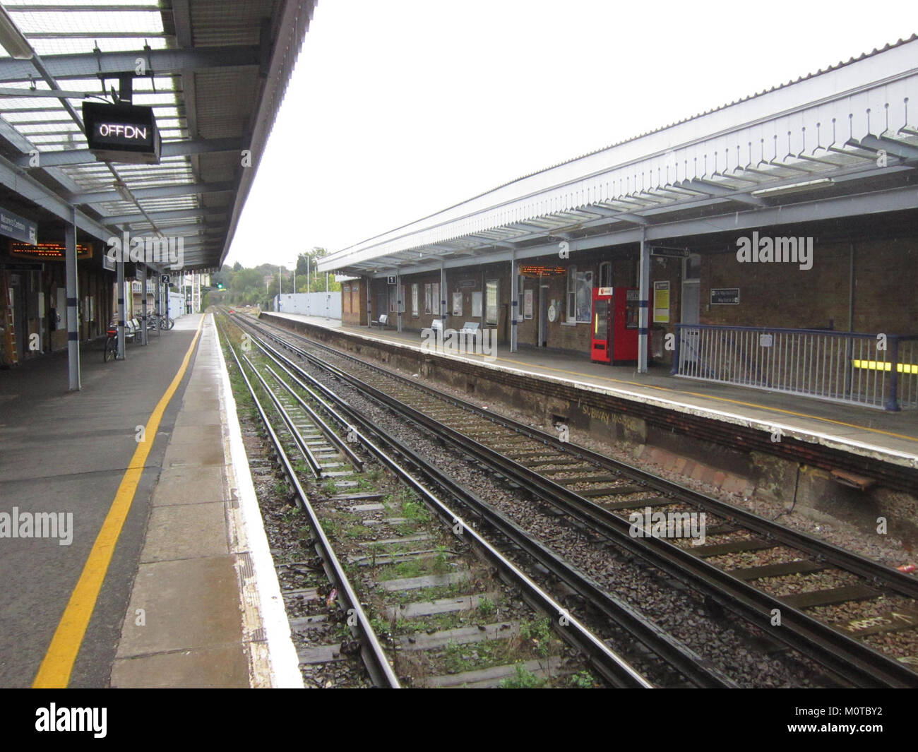 Canterbury East railway station platforms Stock Photo - Alamy