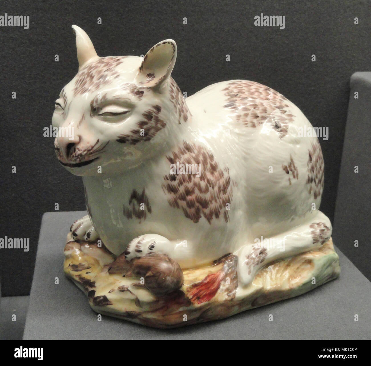 Cat And Mouse C 1745 Saint Cloud Soft Paste Porcelain Overglaze Enamels Gardiner Museum Toronto Dsc Stock Photo Alamy