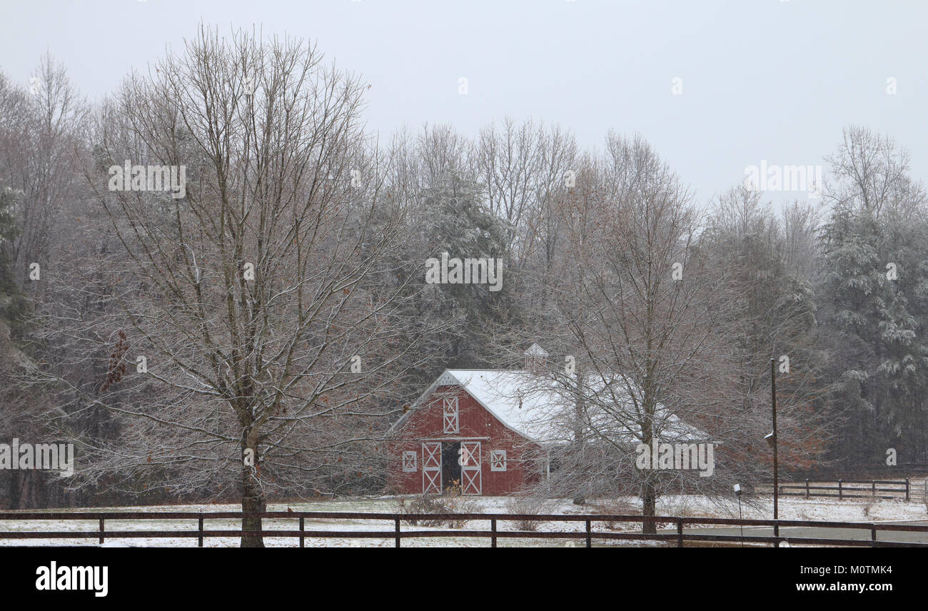 Red Horse Barn with Snow Stock Photo - Alamy