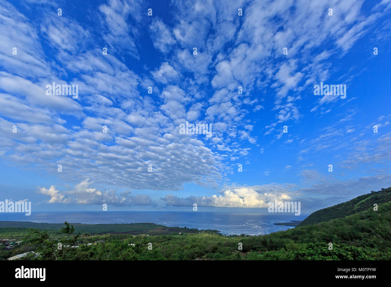 Hawaii clouds hi-res stock photography and images - Alamy