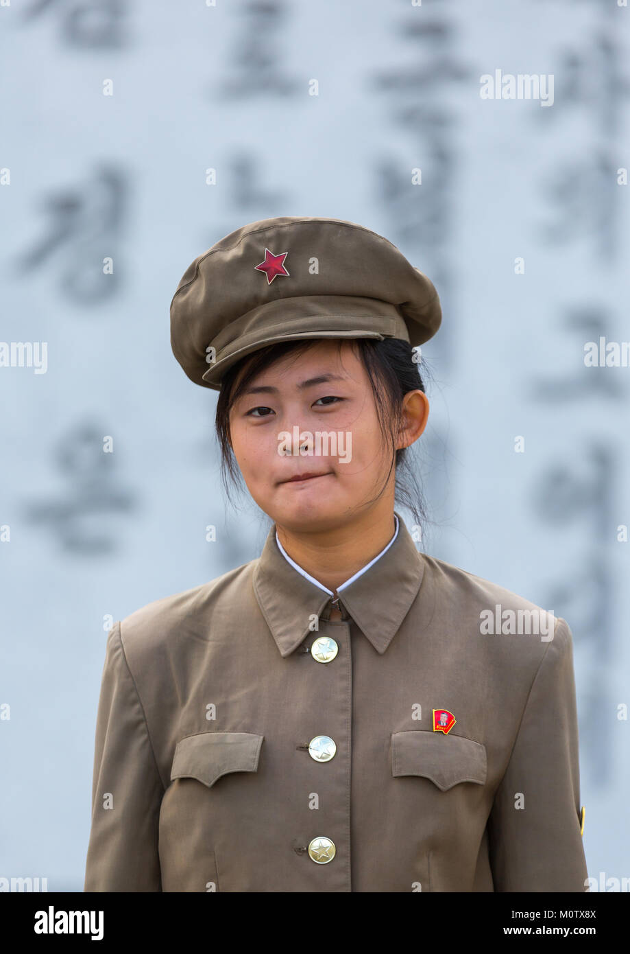 North korean female soldiers hi-res stock photography and images - Alamy