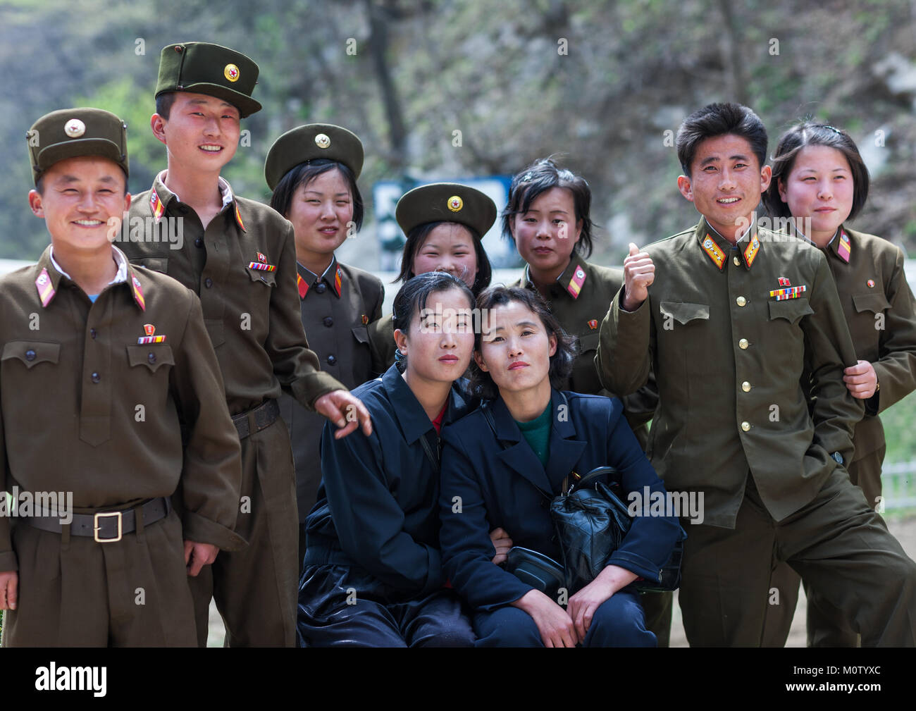 North korean soldiers men and women hi-res stock photography and images ...
