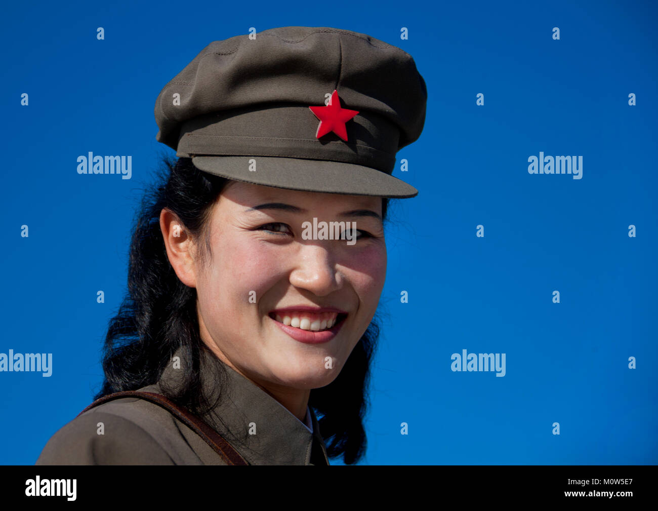 Женщины кндр