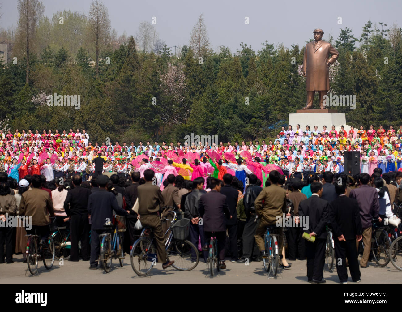 North Korean women dancing and singing in front of Kim il Sung statue in a village, South Pyongan Province, Nampo, North Korea Stock Photo