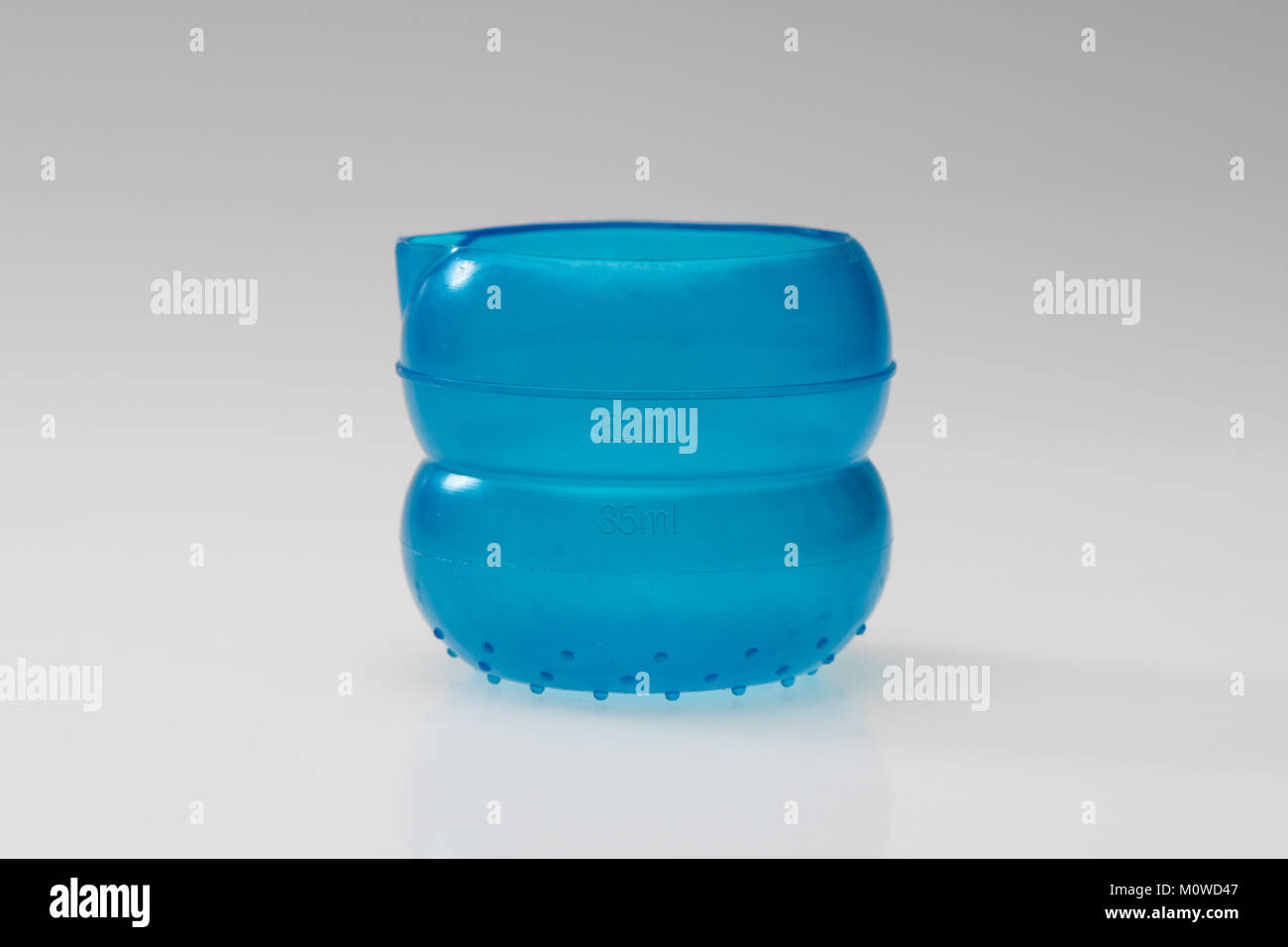 Laundry Detergent Powder and Blue Liquid Gel in Measuring Cup Stock Photo -  Image of equipment, dosing: 142281028