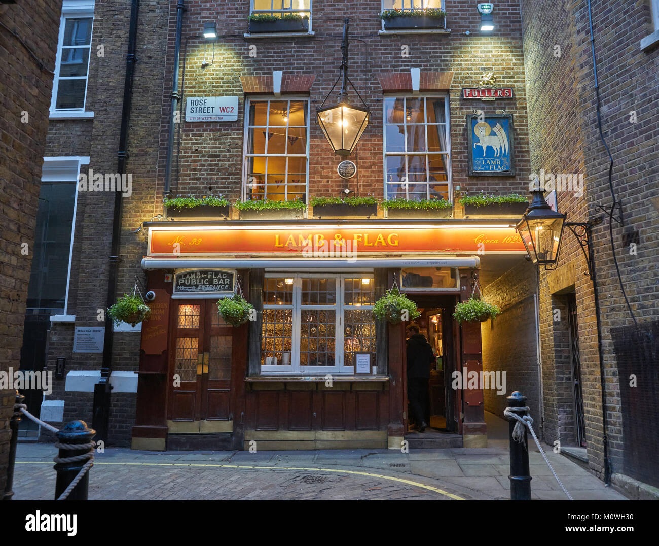 lamb and flag pub covent garden Stock Photo Alamy
