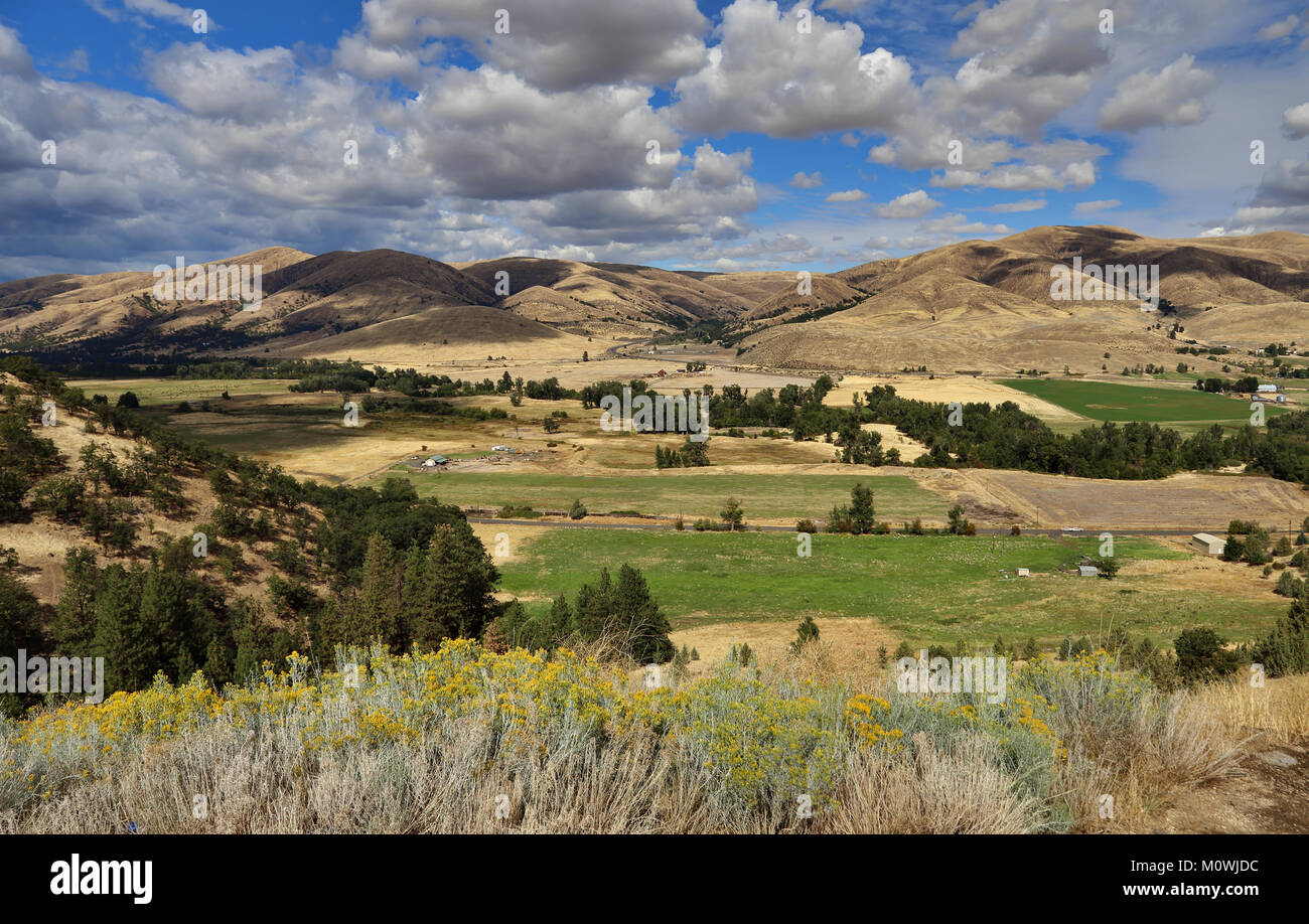 View of the Tygh Valley in Wasco County, Oregon Stock Photo Alamy