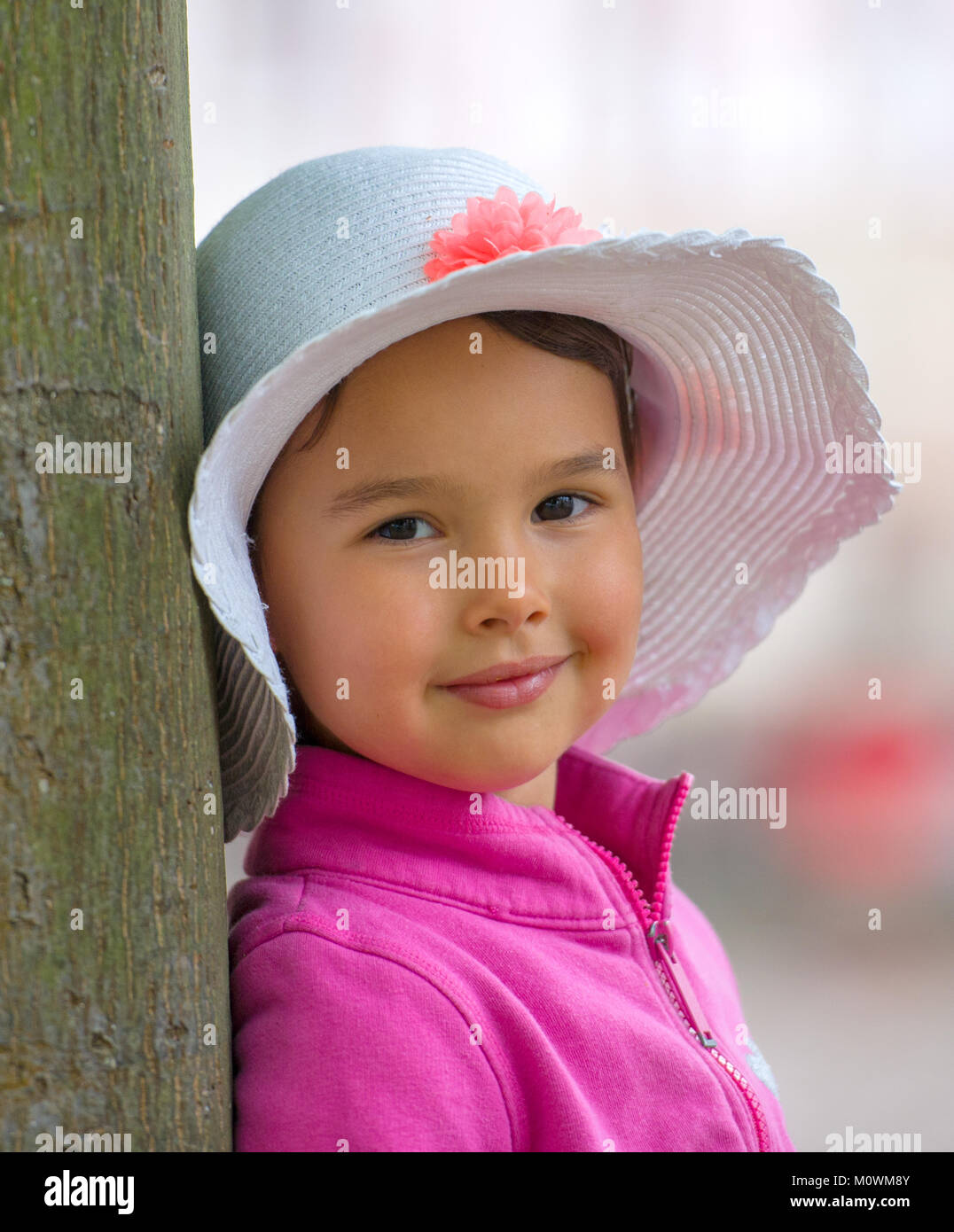 little girl with white summer hat Stock Photo Alamy