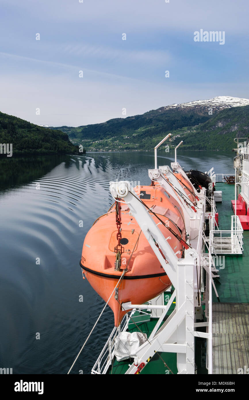 Ships lifeboats hi-res stock photography and images - Alamy