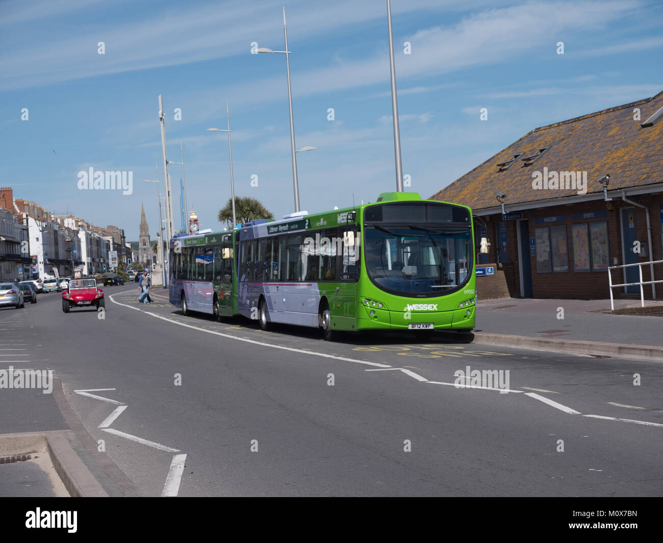 Buses waiting at the King's statue, Weymouth Stock Photo Alamy