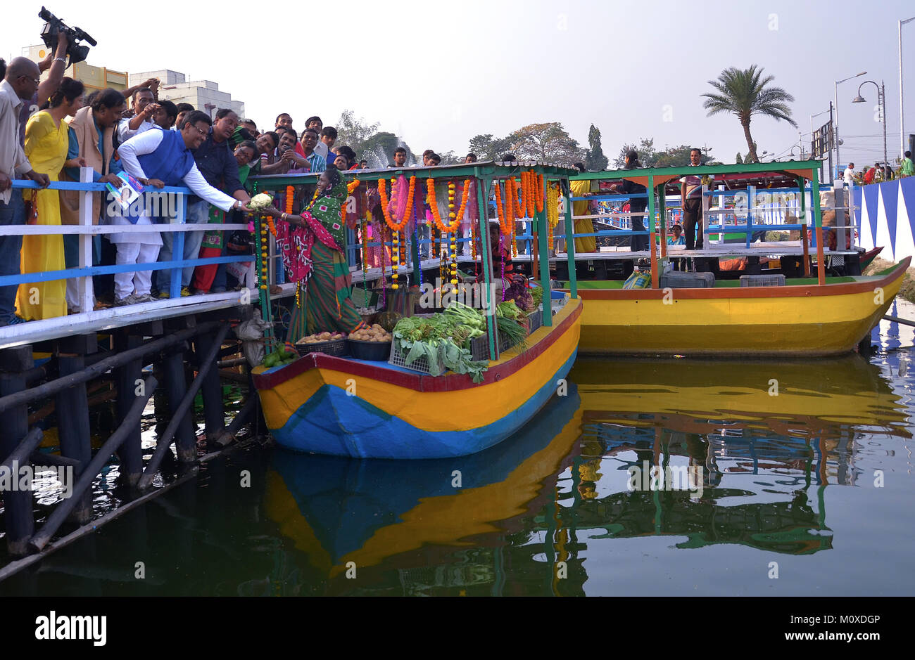 Kolkata, India. 24th Jan, 2018. Urban Development Minister of West Bengal Firhad Hakim visit the floating market after inaugurate ceremony. The floating market opened today in Kolkata's Patuli with 280 shops on boats.The floating market was inaugurated by Chief Minister Mamata Banerjee from Netaji Indoor Stadium in city of Kolkata, India on Thursday. Credit: Sanjay Purkait/Pacific Press/Alamy Live News Stock Photo